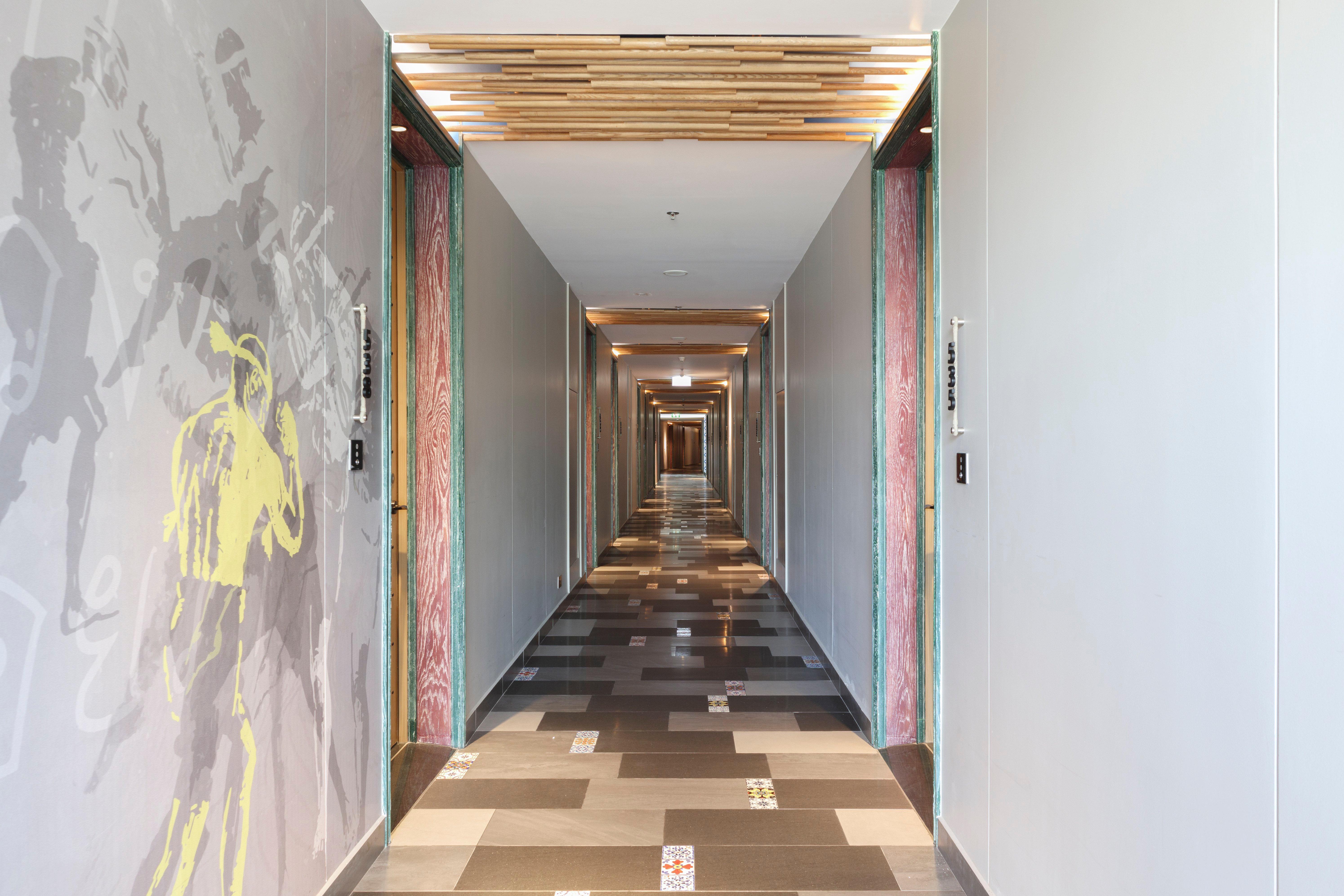 ホテル インディゴ プーケット パトン エクステリア 写真 Corridor of the hotel