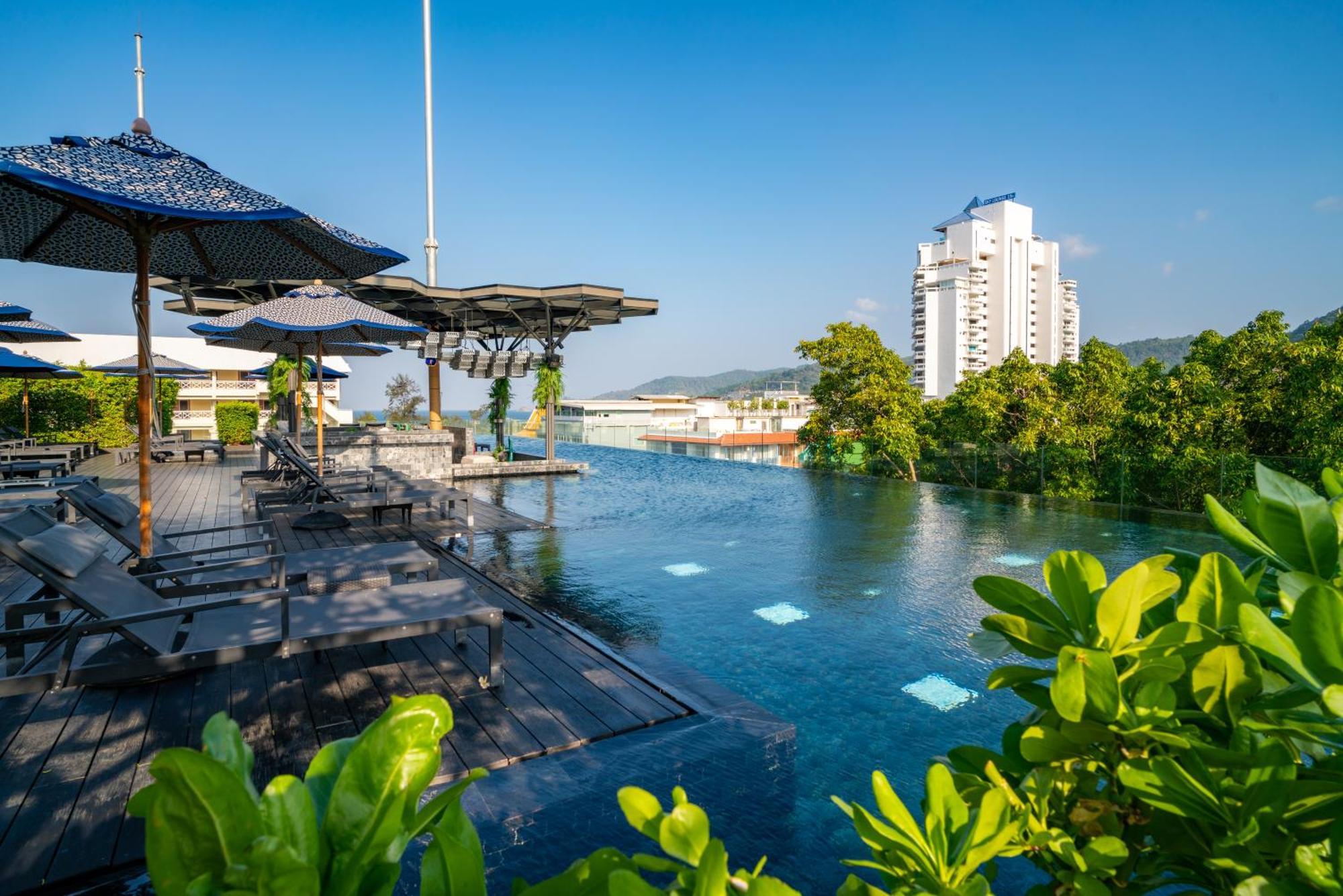 ホテル インディゴ プーケット パトン エクステリア 写真 The pool at the hotel