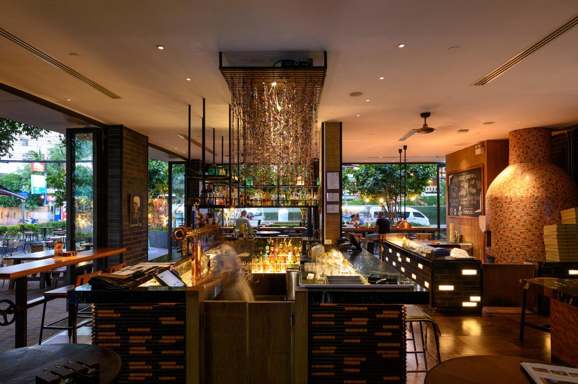 ホテル インディゴ プーケット パトン エクステリア 写真 Interior of the restaurant